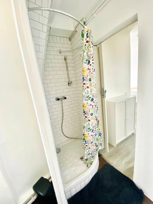Appartement Vue Tour Eiffel Ligne 14 A Cote De Paris Gentilly Kültér fotó