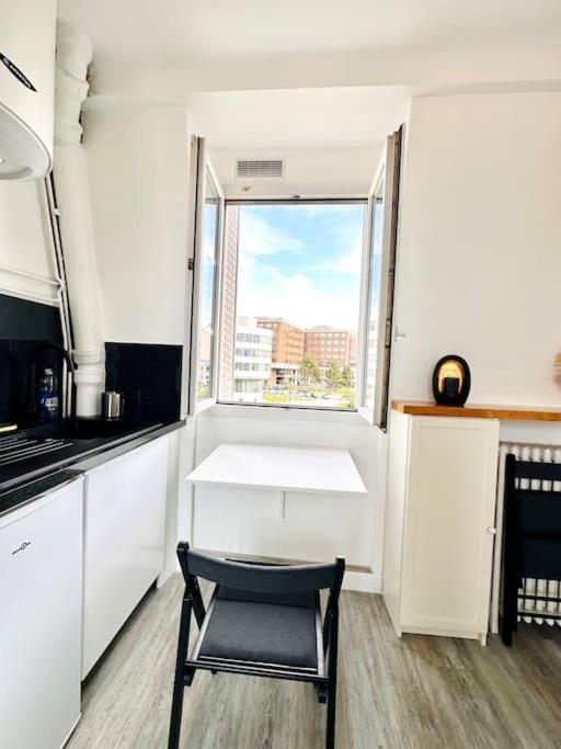 Appartement Vue Tour Eiffel Ligne 14 A Cote De Paris Gentilly Kültér fotó
