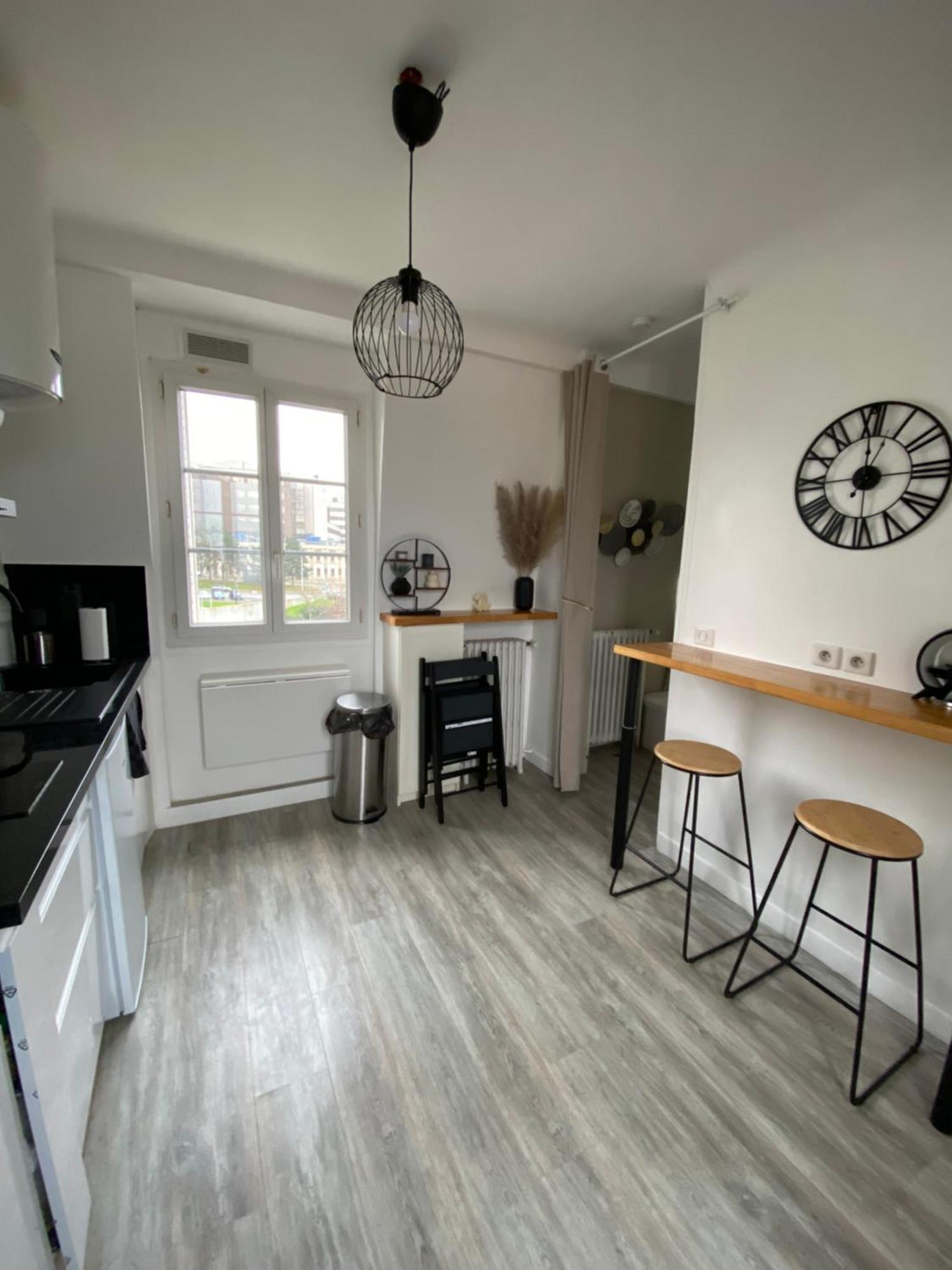 Appartement Vue Tour Eiffel Ligne 14 A Cote De Paris Gentilly Kültér fotó
